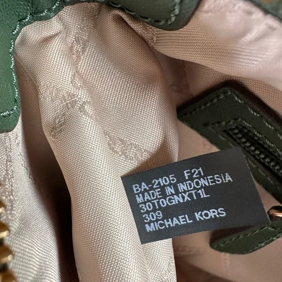 Michael kors purse - Picture 5 of 5